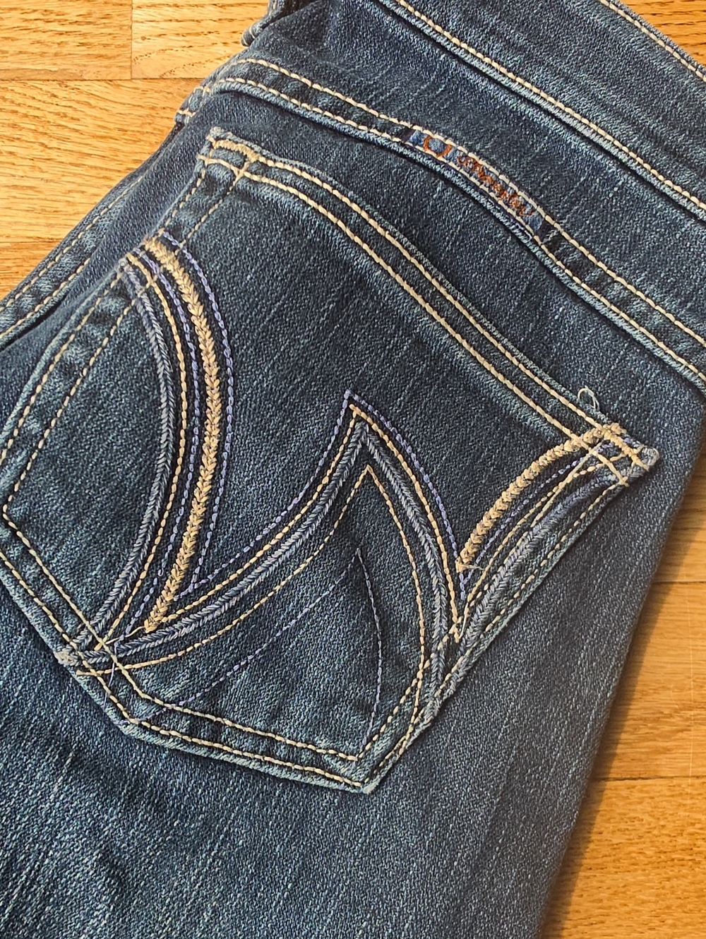 (5/6 X 34)Wrangler Q-Baby Women's Blue Straight-Leg Jeans Contrast Stitching Wow